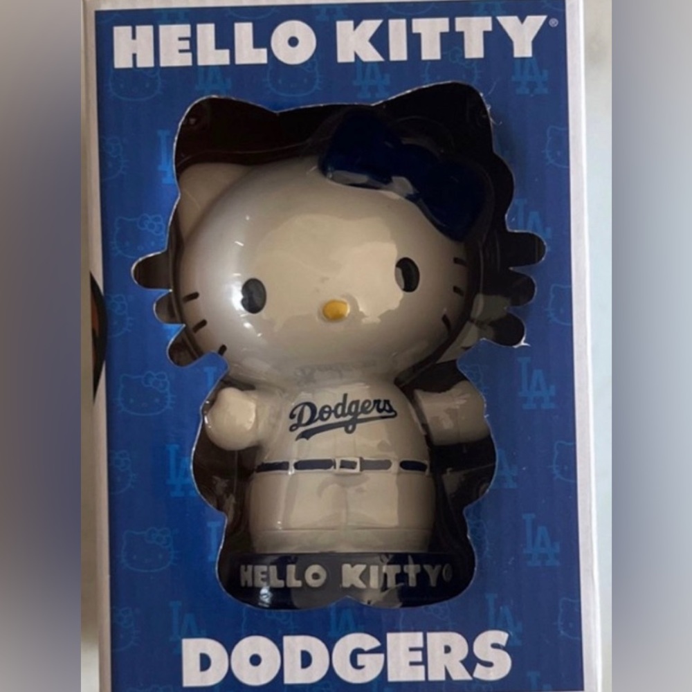2023 dodgers hello kitty bobble head